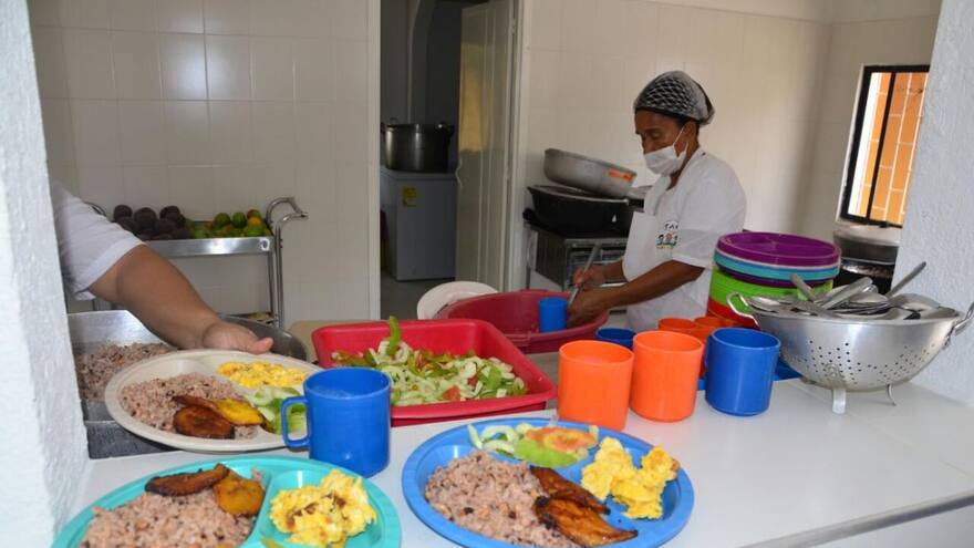 Seis millones de estudiantes recibieron PAE durante primer semestre escolar