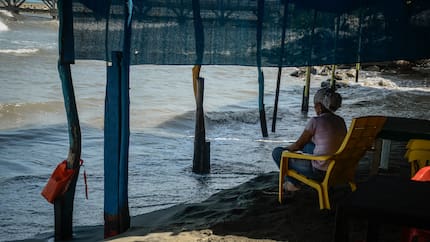 Frentes fríos agravan erosión costera en comercios de Puerto Colombia