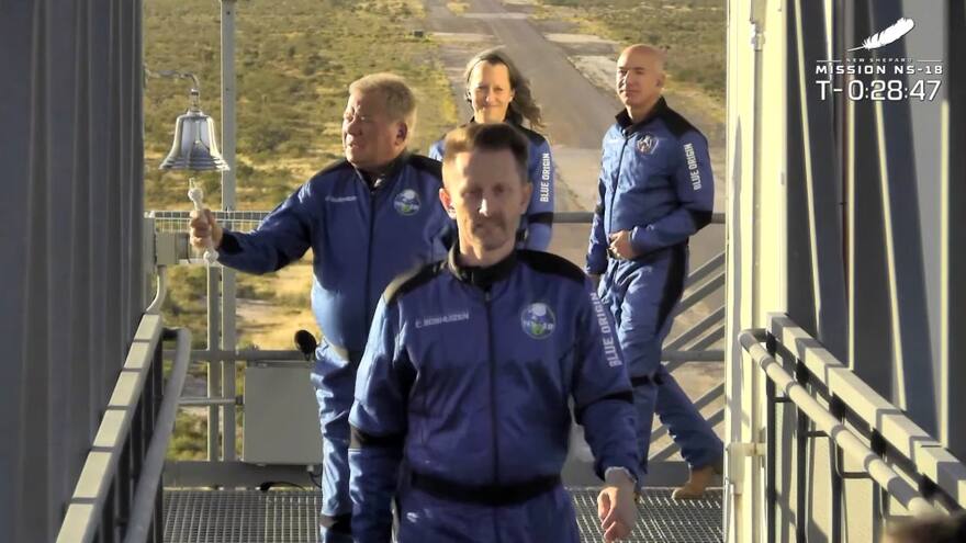 El 'capitán Kirk' viaja al espacio a bordo del cohete de Bezos