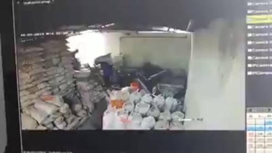 En video | Desplome de plafón deja un muerto y tres heridos en bodega de Medellín