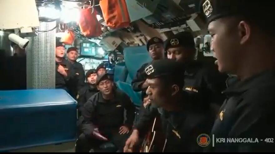 Último video de los tripulantes del submarino hundido cantando antes de la tragedia
