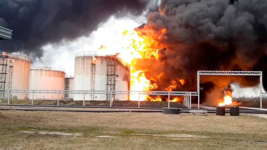 Primer ataque de Ucrania en Rusia: Moscú acusa a Ucrania de bombardear un depósito de crudo