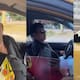 Video: taxista escupió a pasajero tras discutir por el cambio de un billete de 50 mil pesos
