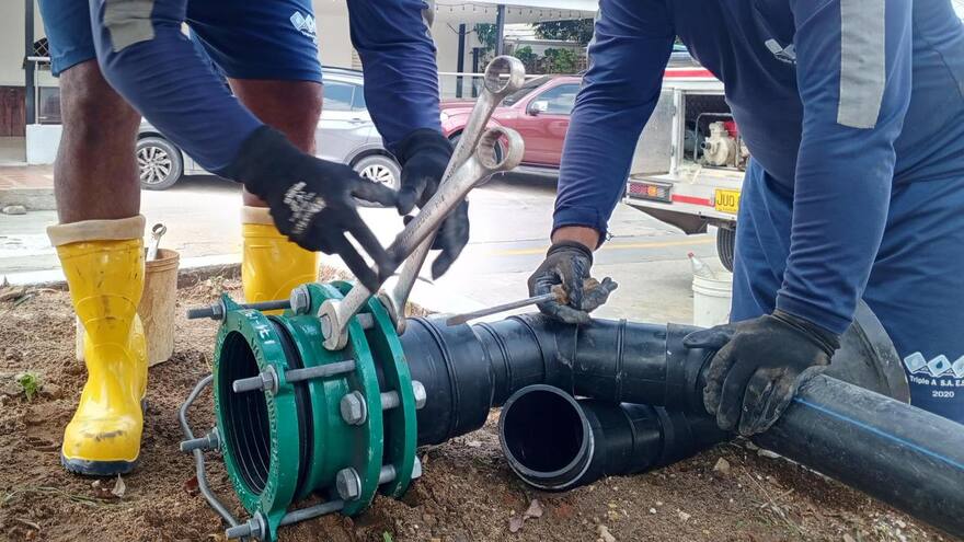 Triple A realiza instalación de nueva red de tubería en el barrio Paraíso