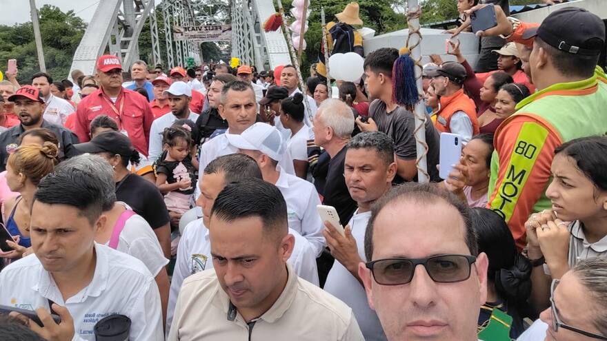 Habilitan puente La Unión para el paso de personas, vehículos y carga