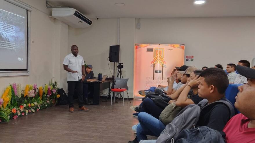 En la Uniguajira se llevó a cabo la charla “El Cobre y la Transición Energética”