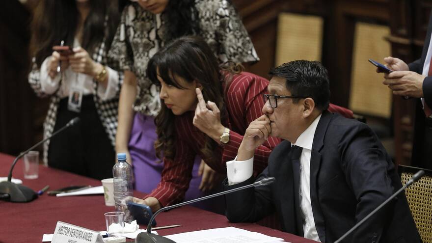 Congresistas en Perú denuncian 'golpe de Estado' del presidente Castillo