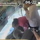 Video: estudiantes detuvieron el bus escolar tras desmayo de la conductora