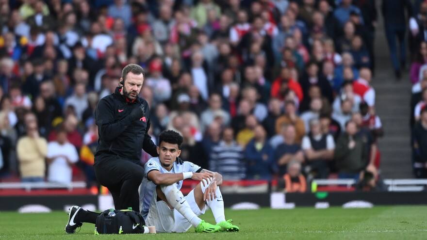 ¡Luis Díaz se lesiona y es sustituido por Firmino en juego Arsenal-Liverpool!