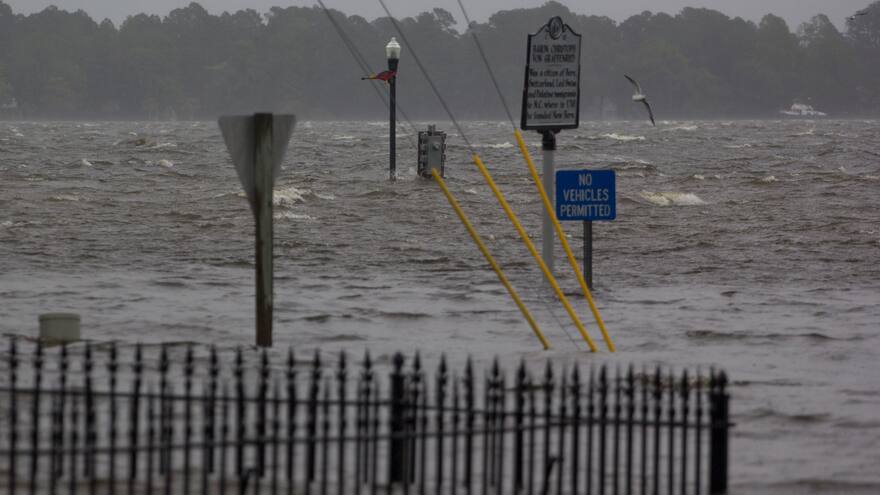 Estados Unidos enfrenta este viernes los embates del huracán Florence