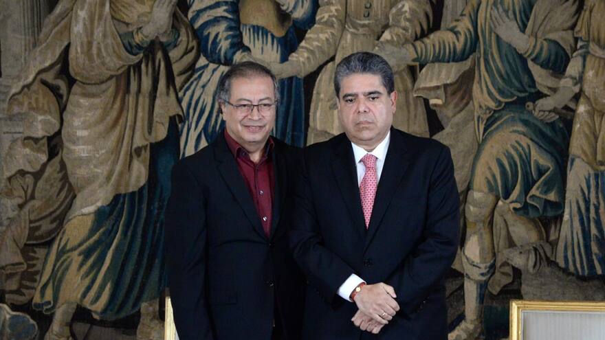 Petro posesionó a Carlos Hernán Rodríguez como contralor general nuevamente