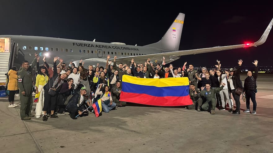 Vuelo humanitario desde Israel: 110 colombianos regresan a Colombia días después de que estallara la guerra