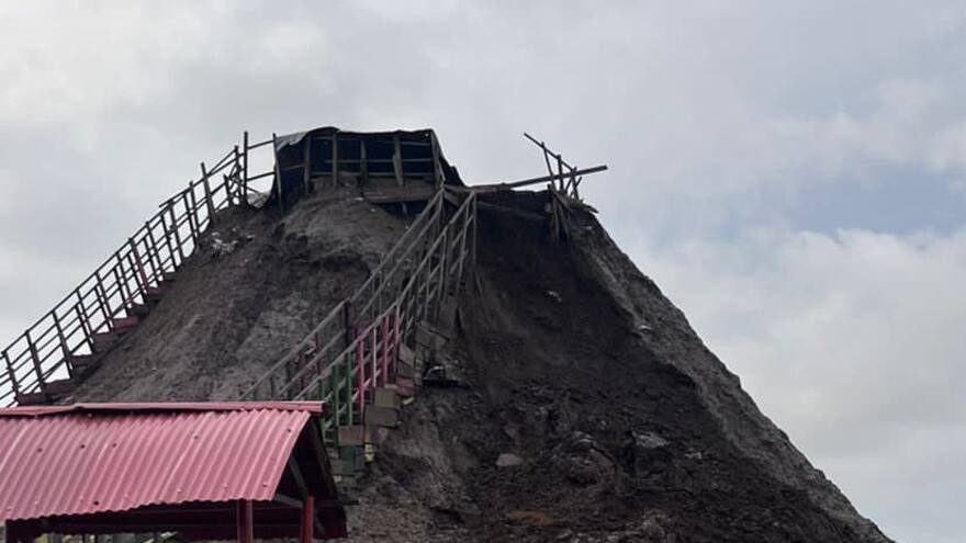 Lluvias causan derrumbe en el volcán del Totumo