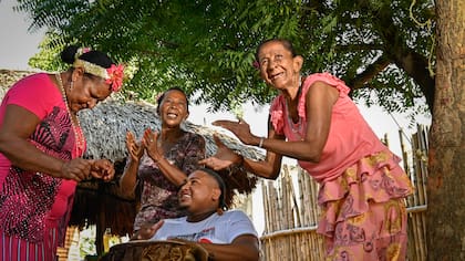 Las cantadoras ‘anónimas’ que encontraron resiliencia en el bullerengue