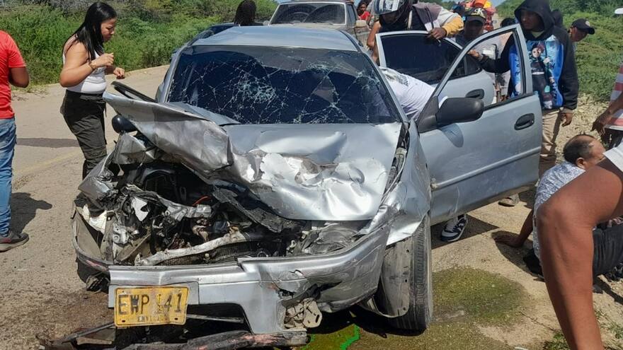 Mujer permanece en estado crítico tras accidente en Maicao; buscan a sus familiares