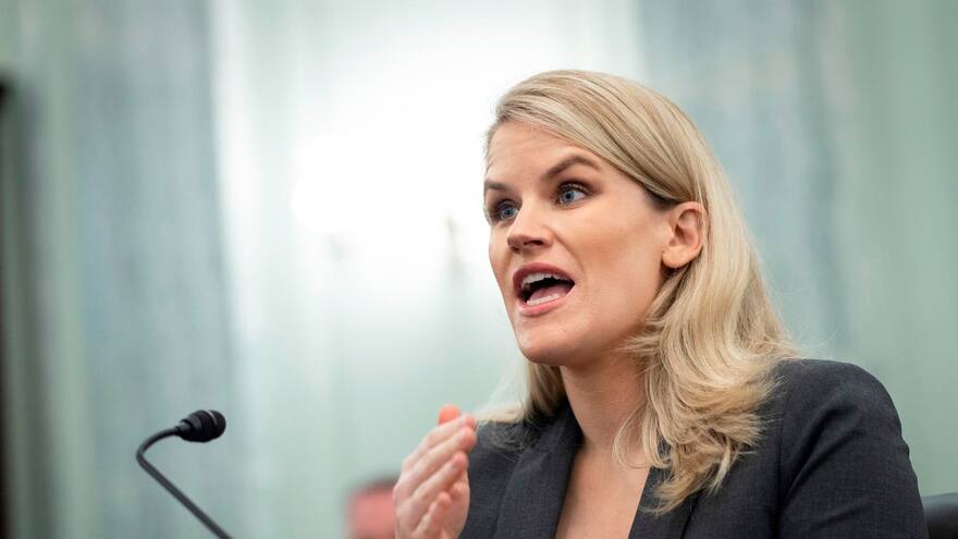 Denunciante de Facebook cree que empresa no va a cambiar si sigue Zuckerberg