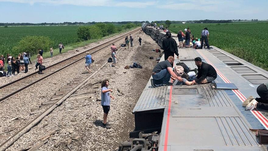 3 muertos y decenas de heridos por descarrilamiento de tren en Estados Unidos