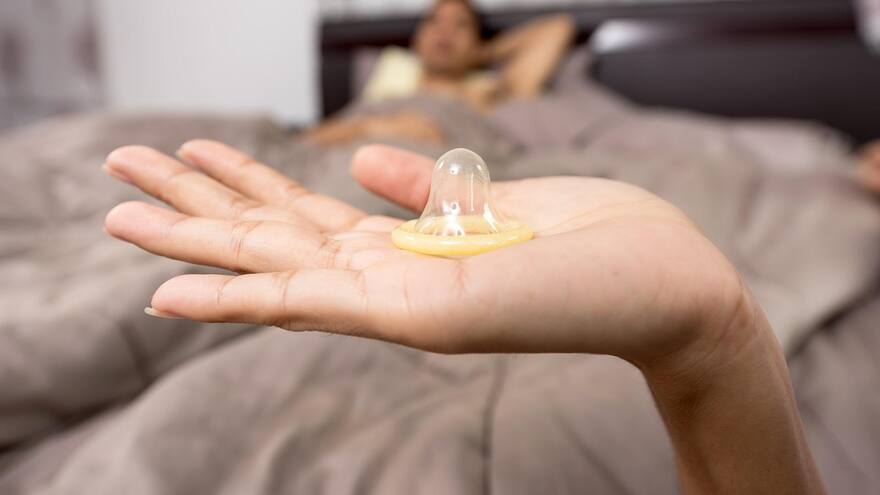 Quitarse el condón sin el consentimiento de su pareja daría cárcel