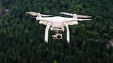 Ataque con drones explosivos deja siete heridos, entre ellos seis menores, y mantiene confinadas a 200 familias en Suárez