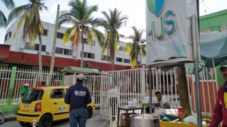 En el HUS le restringen el uso del celular a los empleados de planta