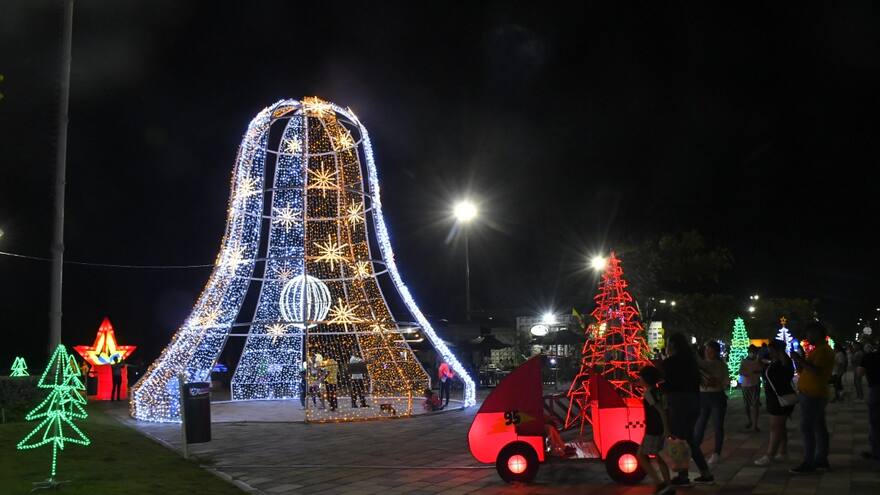 Alumbrado navideño en el Gran Malecón