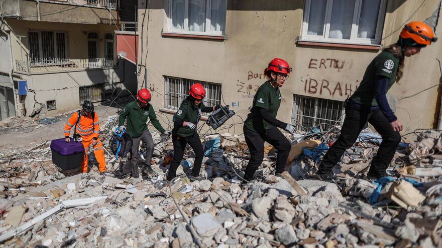 Nuevo terremoto de 6,4 desplomó varios edificios en Turquía