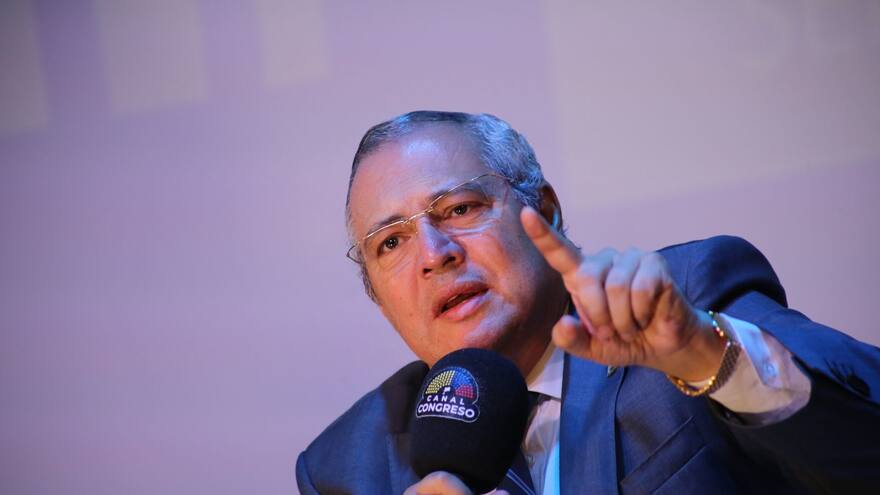 Iván Name dice que la Casa de Nariño tiene que mirar con respeto al Congreso y viceversa