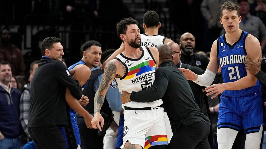 Tremenda pelea en el juego de los Magic y Timberwolves en la NBA