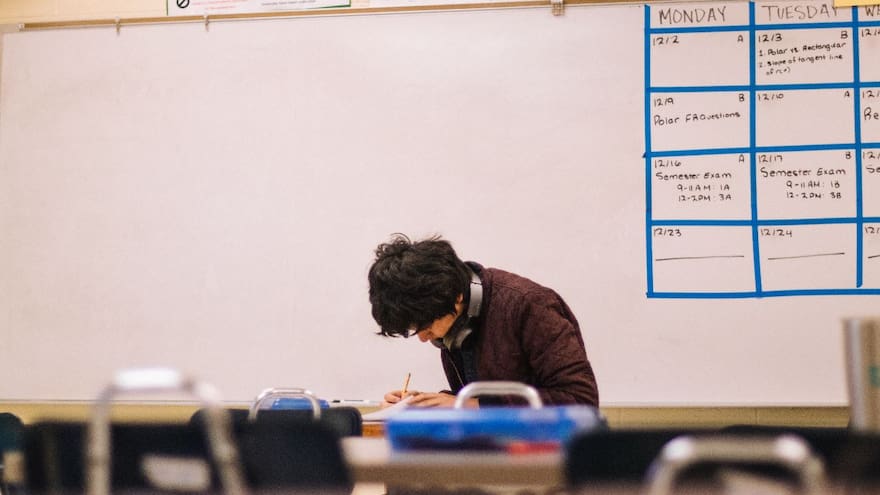 Increíble: estudiante pagó para que le hicieran el examen y sacó cero