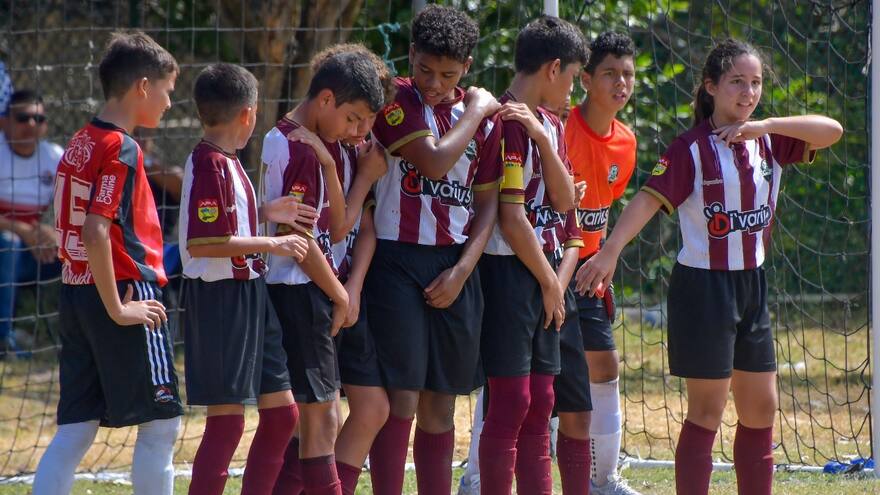 Debra y una ‘fiebre’ futbolera de seis años