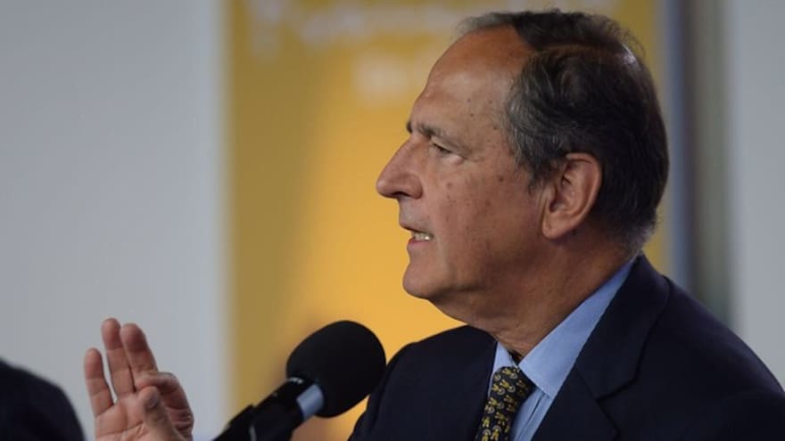 'Se está negociando respetando el estado de derecho y la propiedad privada': Restrepo