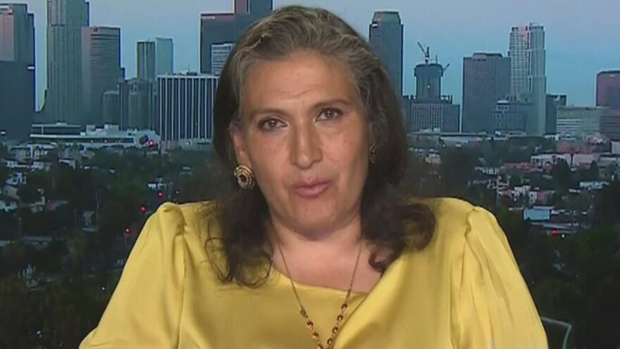 Supuesta hija no reconocida de Vicente Fernández pide parte de la herencia