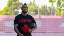 Arturo Vidal publicó foto con la camiseta del América: “Te amo”