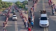 En video: El insólito desfile de los integrantes del cartel de Sinaloa en México