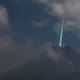 Meteoro cayó sobre el cráter del volcán Merapi en Indonesia