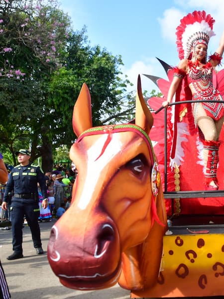 Exaltando la tradición, el suroccidente goza de su gran desfile