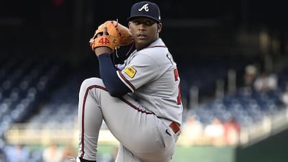 Didier Fuentes regresa a las Grandes Ligas con siete ponches y se va sin decisión