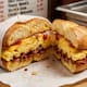 Sándwich de huevo estilo Nueva York: receta fácil y rápida para prepara en casa