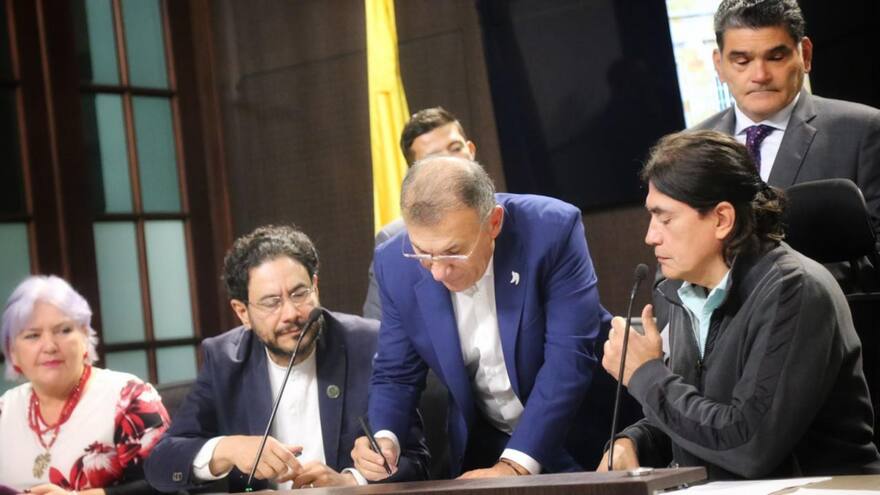 Proyecto de reforma al Congreso: proponen bajar a la mitad salarios de parlamentarios