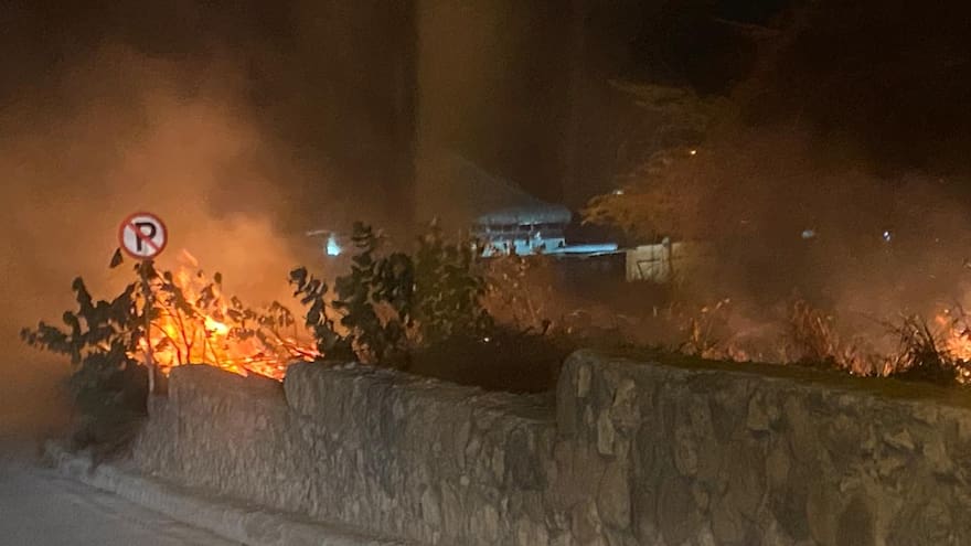 Reportan incendio forestal entre las playas de Sabanilla y Country