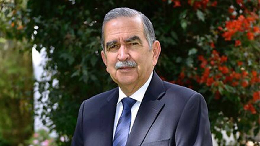 Renuncia otro integrante de la mesa de diálogo con el Eln