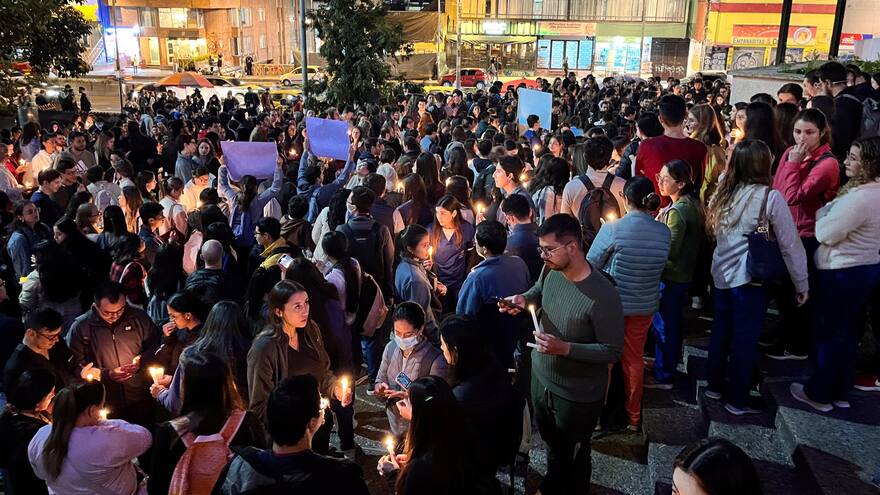 Colegas de la residente Catalina Gutiérrez lloraron su muerte en velatón