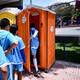 Empieza instalación de baños portátiles en parques de la ciudad