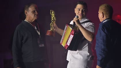 “Se bajó a comer algo y ya tenía a las personas atrás”: atraco a rey vallenato aficionado Goyo Gutiérrez