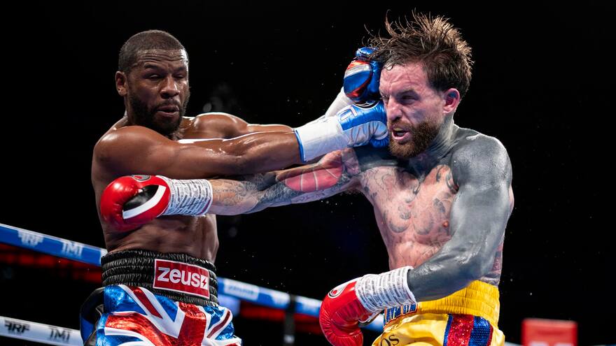 Boxeo: Floyd Mayweather se impone ante Aaron Chalmers en pelea de exhibición
