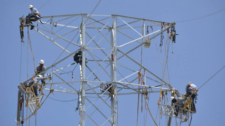 Gobierno debe diseñar plan de choque frente a posibles cortes de luz