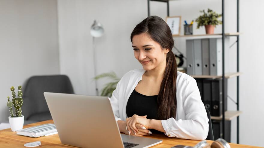 Trabajo sí hay: así se puede conseguir empleo remoto en el extranjero