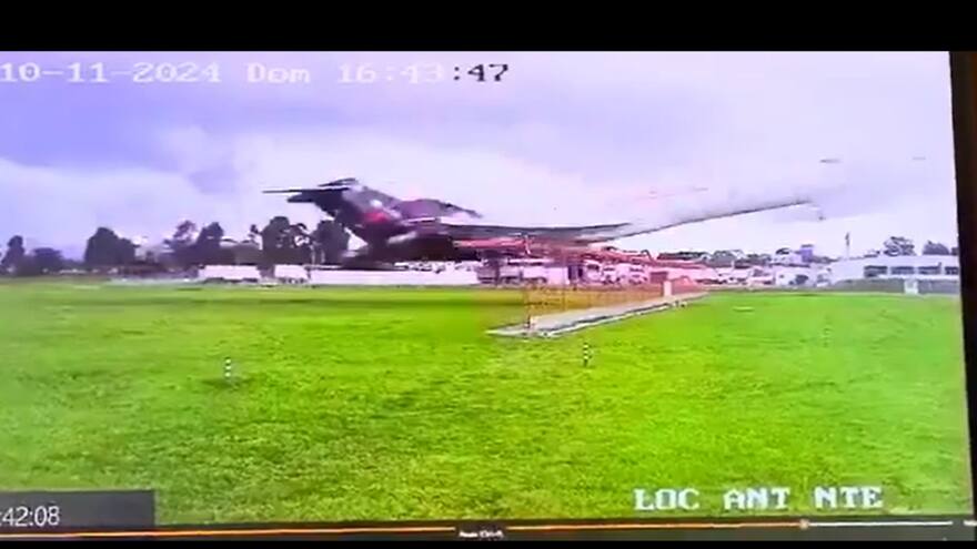 Así fue el momento cuando avión de Aerosucre chocó con una antena en aeropuerto El Dorado