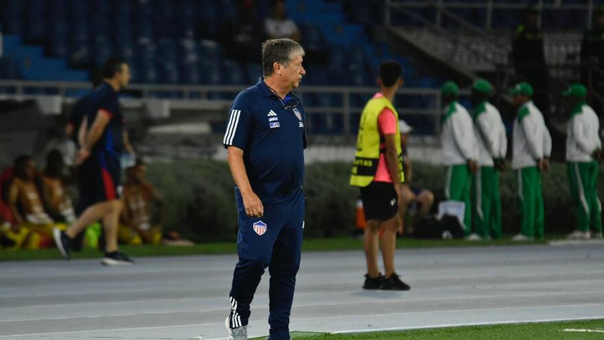 Los gestos obscenos del ‘Bolillo’ Gómez a un aficionado del Junior