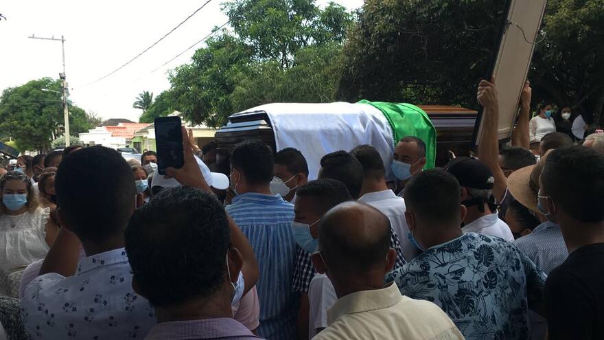 Con música de banda le dan el último adiós a Poncho Molina